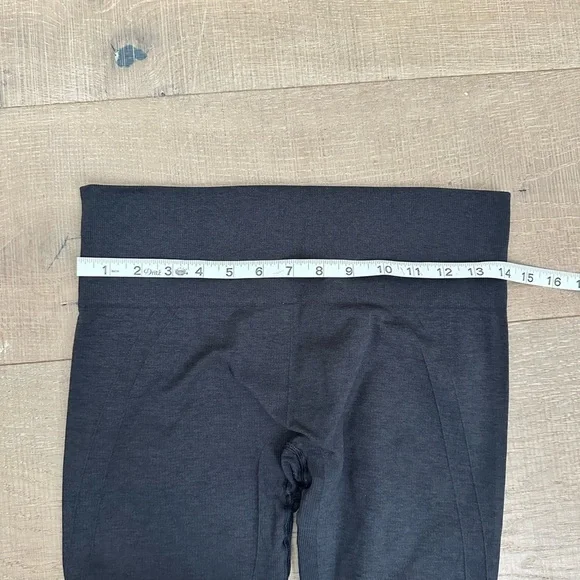 Lululemon Athletica Black Ruched Capris - Picture 6 of 6